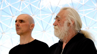 Dominik  Pagacz (Méphistophélès) et Georges Molnar (Faustus) dans 'Faustus; incident 375'. Segment 3. 2013.